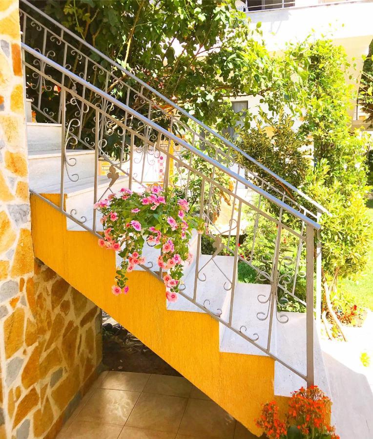 Vila Aliaj Luxury Apartment With 2 Rooms With Private Wonderful Terrace ドゥラス エクステリア 写真
